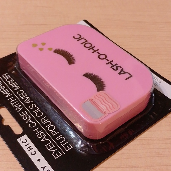 $5 False Eyelash Case with Mirror Travel Organization - Picture 5 of 7